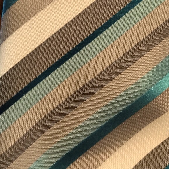 Geoffrey Beene Handmade Diagonal Striped Tie - Picture 9 of 11